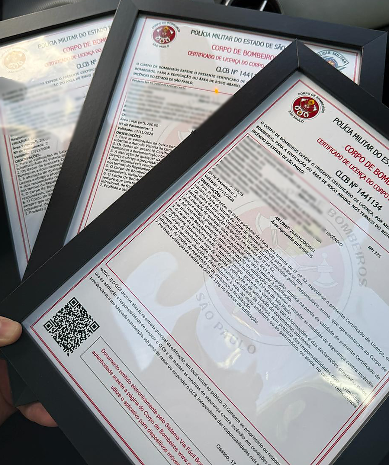 Certificados de licença do Corpo de Bombeiros (CLCB) emoldurados